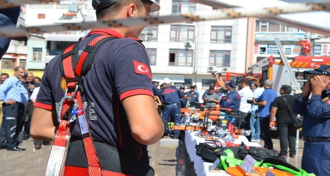 Kilis’in Suriye’de de kullanılan itfaiye araçları tanıtıldı