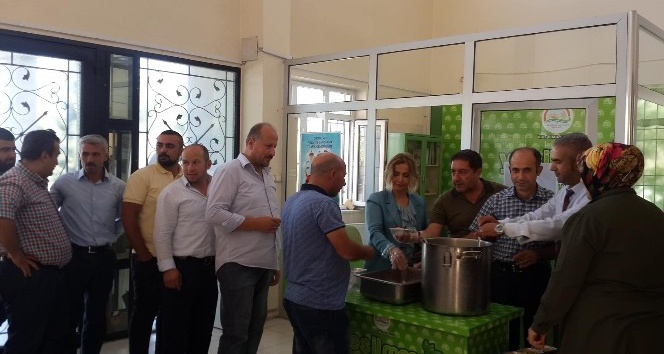 Aşure dağıtımları sürüyor