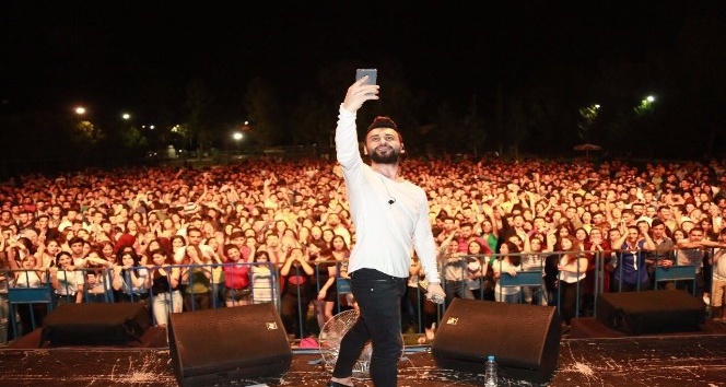 Emre Kaya yeni şarkısı için stüdyoya kapandı