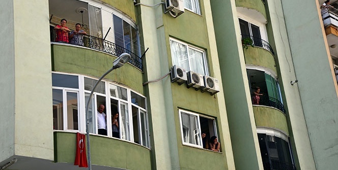 Sokak gözyaşlarına boğuldu! Sesi duyan balkona koştu
