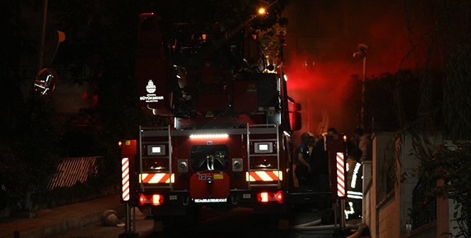 Korkutan yangın... Eski milletvekili yangında mahsur kaldı