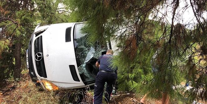 Kemer’de minibüs devrildi! 3 ölü, 3 yaralı