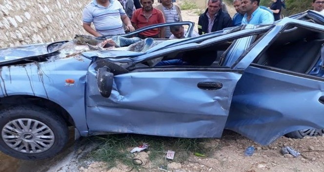 Karaman’da otomobil şarampole yuvarlandı: 3 ölü