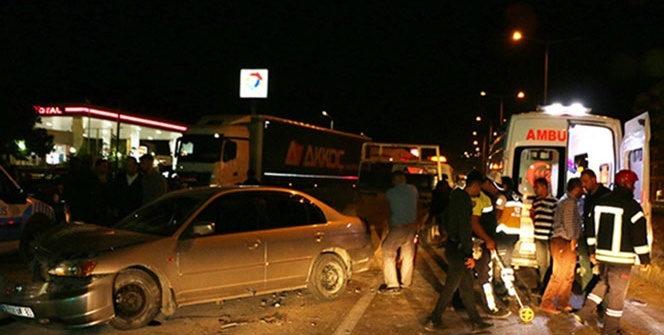 Manisa'da zincirleme trafik kazası: 4 yaralı