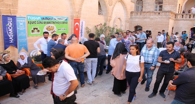 Turistlerden aşureye yoğun ilgi