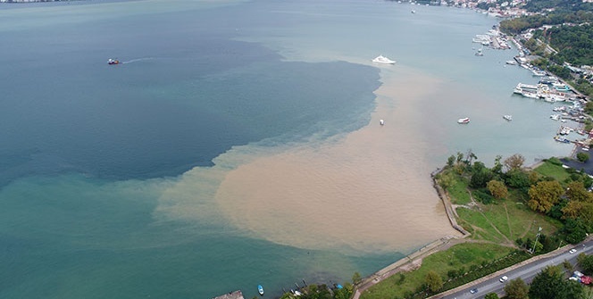 Çamura bulanan İstanbul Boğazı havadan görüntülendi...