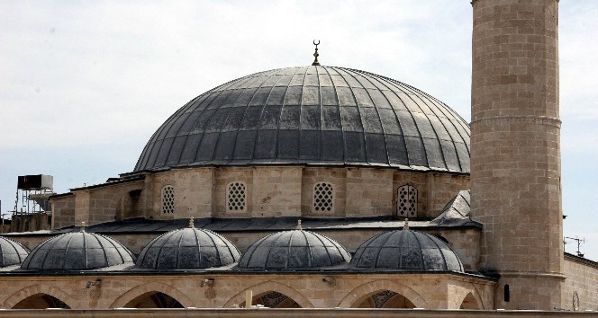 Kilis’te roketle vurulan cami restore edildi