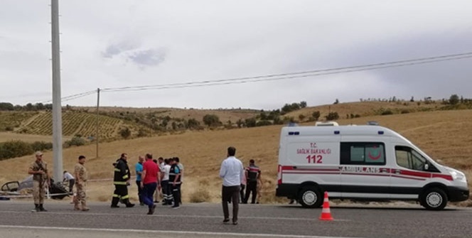 Otomobil elektrik direğine çarptı: 2 ölü, 2 yaralı