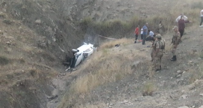 Siirt’te gelin aracı kaza yaptı: 2 ölü