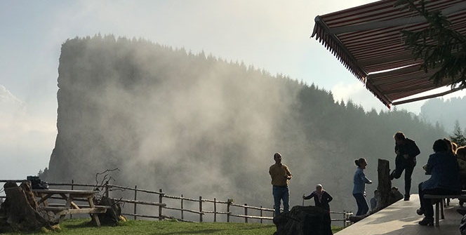 Herkes bu kayayı görmeye geliyor