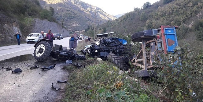 Traktör ile otomobil çarpıştı: 2 yaralı