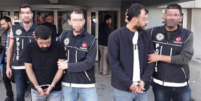 Araba lastiğinin içinde 350 bin TL değerinde uyuşturucu hap ele geçirildi