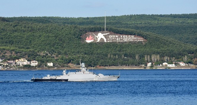Rus savaş gemileri Çanakkale Boğazından geçti