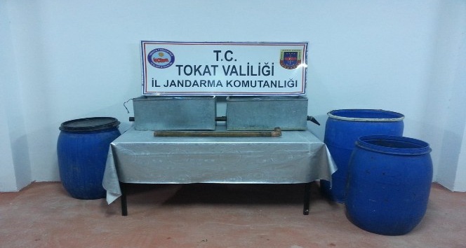 Sahte içki imalatçısı jandarmaya yakalandı