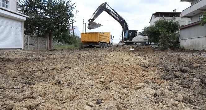 Ergene’de asfalt öncesi yol kazı çalışmaları