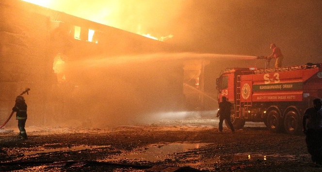 Kahramanmaraş’ta fabrika yangını kontrol altına alındı