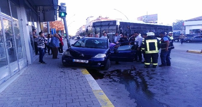 Karaman’da yan yatan otomobilin sürücüsü yaralandı