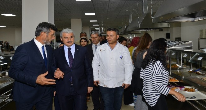 Vali Akın, yurt binalarında incelemelerde bulundu
