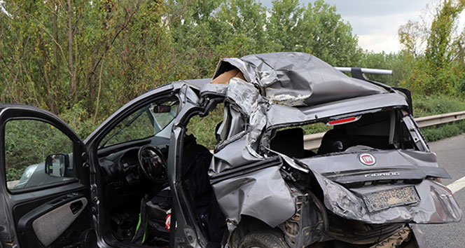 Sakarya TEM Otoyolunda feci kaza: 1 ölü, 3 ağır yaralı