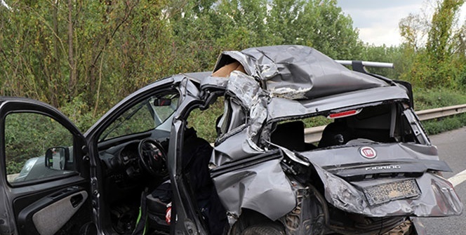 Sakarya TEM Otoyolunda feci kaza: 1 ölü, 3 ağır yaralı