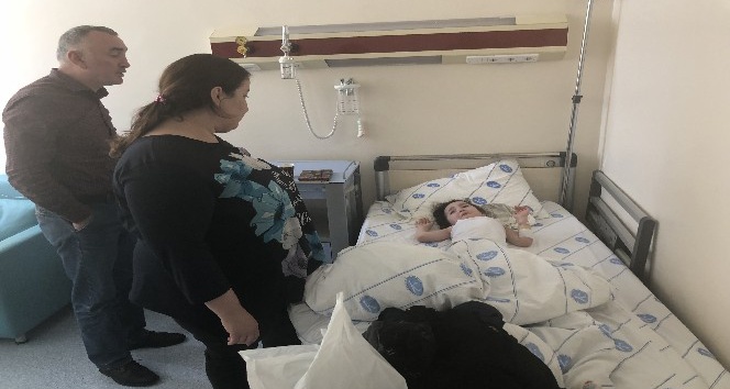 Kars Kafkas Üniversitesi’nde 4 yaşındaki Rus çocuğa böbrek taşı ameliyatı
