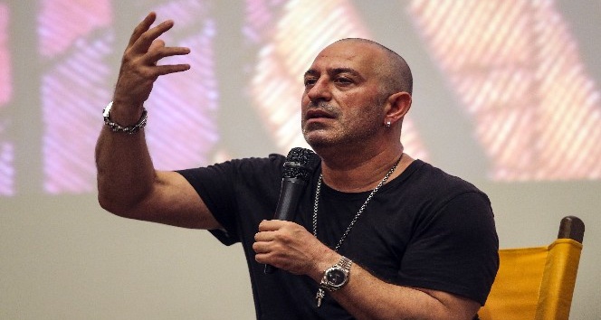 Cem Yılmaz sahne gösterilerine yeniden başlıyor