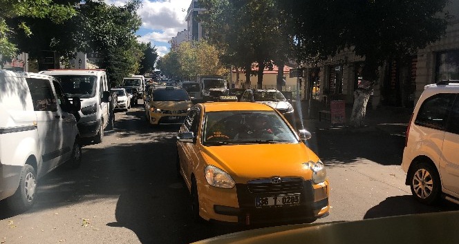 Karslı taksicilerden PKK’ya tepki