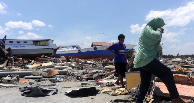 Endonezya’da felaketin bilançosu artıyor
