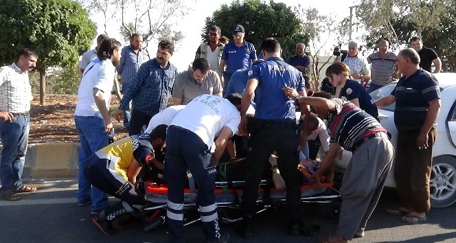 Kilis’te 2 otomobili çarpıştı: 12 Suriyeli yaralı
