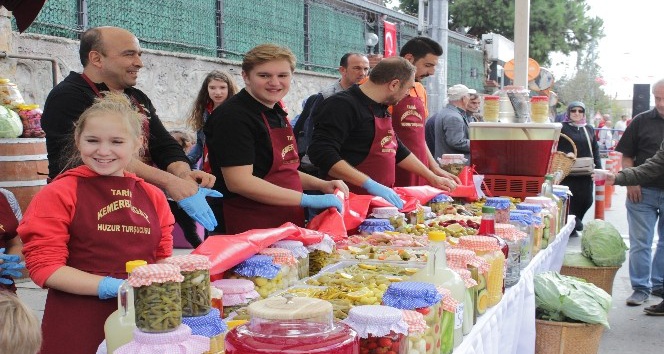 Kur artışına tepki için "Dolar ve Euro" turşusu yaptılar
