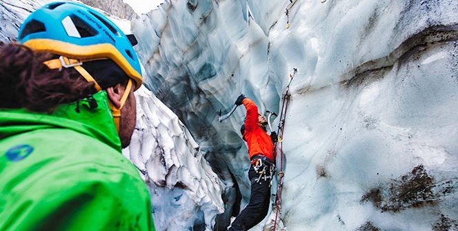 Küresel ısınmaya dikkat çekmek için 3 bin km yol yapıp buzullara tırmandılar