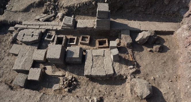 Assos antik kentinde 2 bin 300 yıllık aile mezarlığı ortaya çıkarıldı