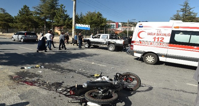 Tosya’da motosiklet ile kamyonet çarpıştı: 2 yaralı