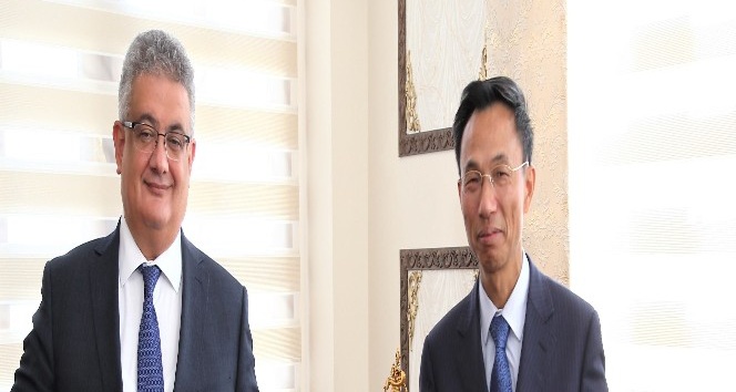 Çin Büyükelçisi Hongyan Vali Pekmez’i ziyaret etti