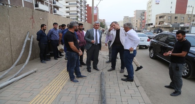 Cizre’de elektrik telleri yer altına alınıyor