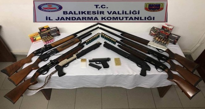 Balıkesir’de jandarmadan silah operasyonu