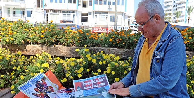 50 yıl sonra gelen ödülü bir an olsun yanından ayırmıyor