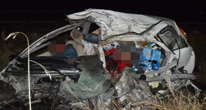 Eleşkirt’te trafik kazası: 2 ölü 1 yaralı