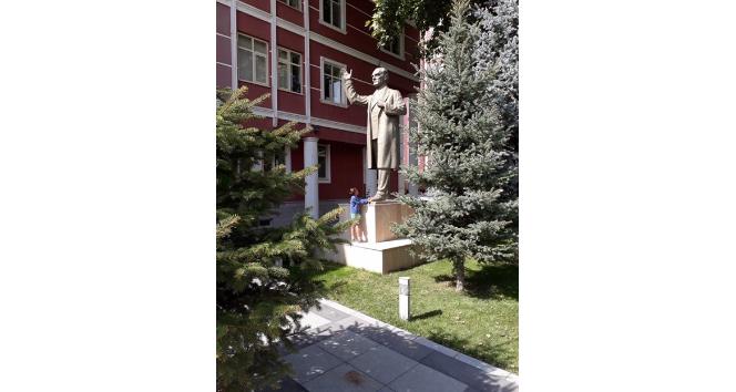 Buğra’nın gururlandıran Atatürk Sevgisine Vali Akın’dan takdir