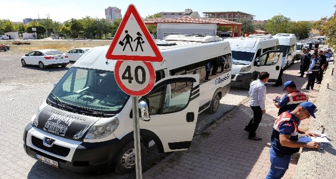 Kulu’da öğrenci taşıyan servis araçları denetlendi