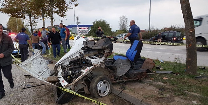 Otomobil paramparça oldu: 1 ölü, 1 yaralı