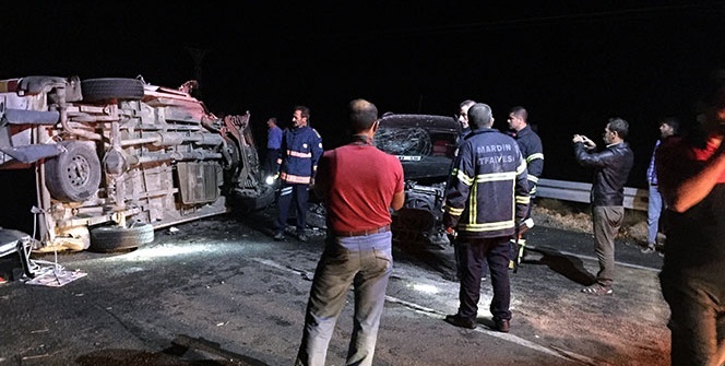 Midyat'ta kaza: 14 yaralı