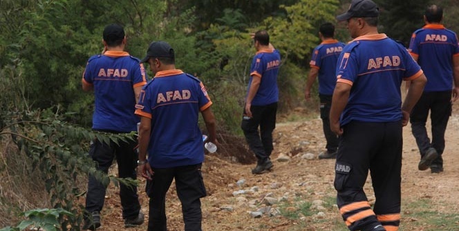 Kayıp kadın aranırken ormanda bulunan esrarengiz çanta polisi alarma geçirdi