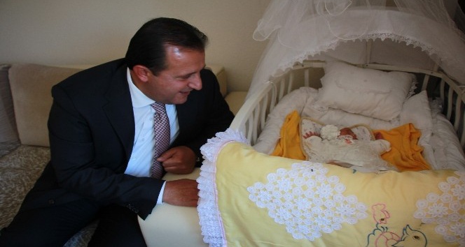 Başkan Soylu’dan bininci bebeğe ziyaret