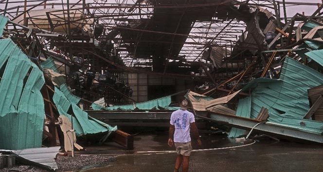 Michael Kasırgası 2 kişinin ölümüne yol açtı