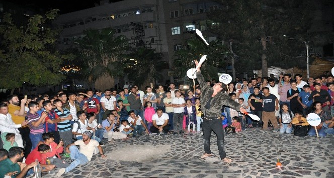 Kızıltepe sokakları sirk gösterisiyle şenlendi