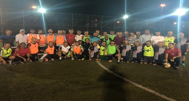 Adana’da Ali Gülleri Veteran Futbol Turnuvası başladı