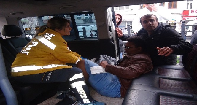 Beyoğlu’nda İETT otobüsü önündeki araca çarptı: 1 yaralı