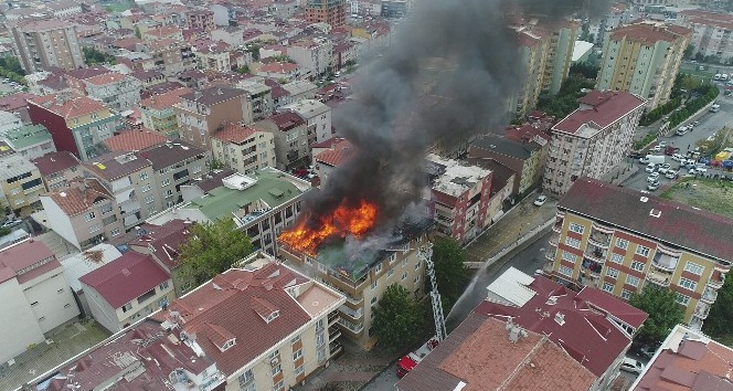 Halkalı’da alev alev yanan bina havadan görüntülendi