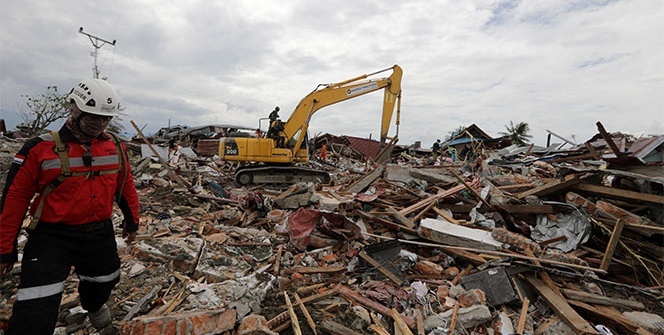 2 binden fazla kişinin öldüğü depremden geriye enkaz kaldı